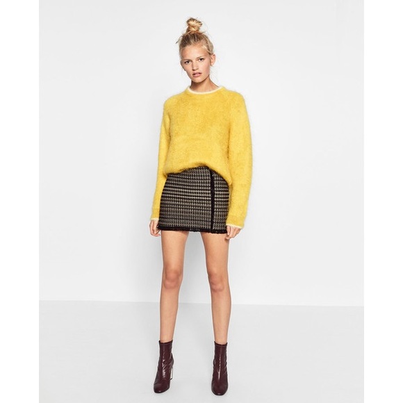 ZARA Tweed Mini Skirt with Frayed Bottom - Picture 2 of 9